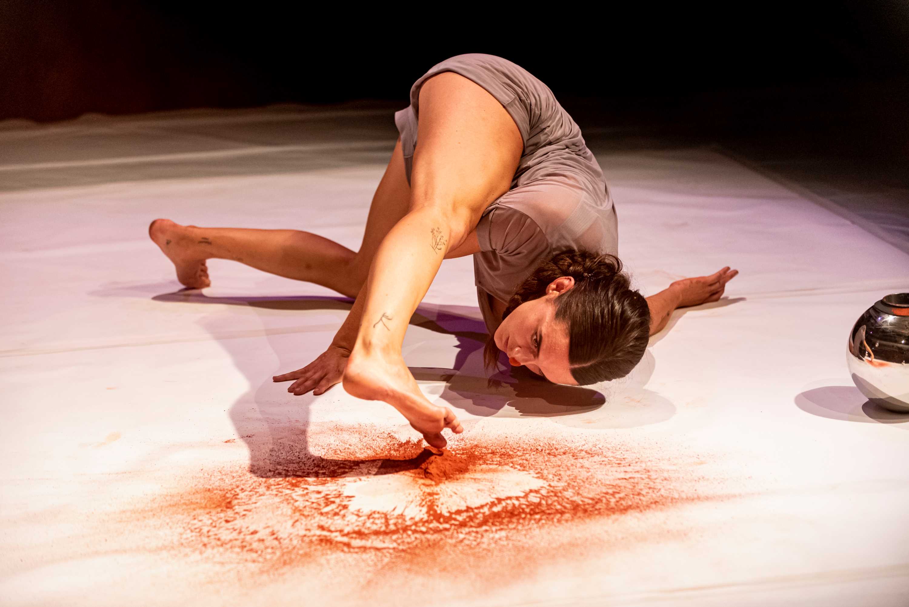 © Tomek Dersu Aaron - Performance mêlant danse et arts visuels, promesse d’émotions intenses